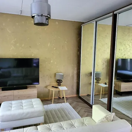 Golden Apartment- Parking, Wifi And Sauna Apartment