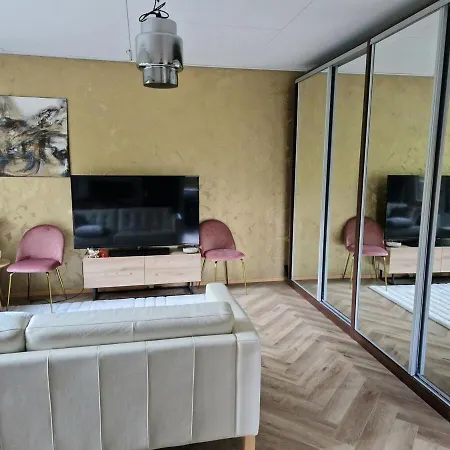 Golden Apartment- Parking, Wifi And Sauna *