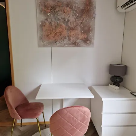 Golden Apartment- Parking, Wifi And Sauna Apartment *